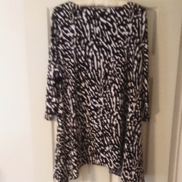 Alfani Blouse -  Monochrome Abstract - Picture 2 of 4